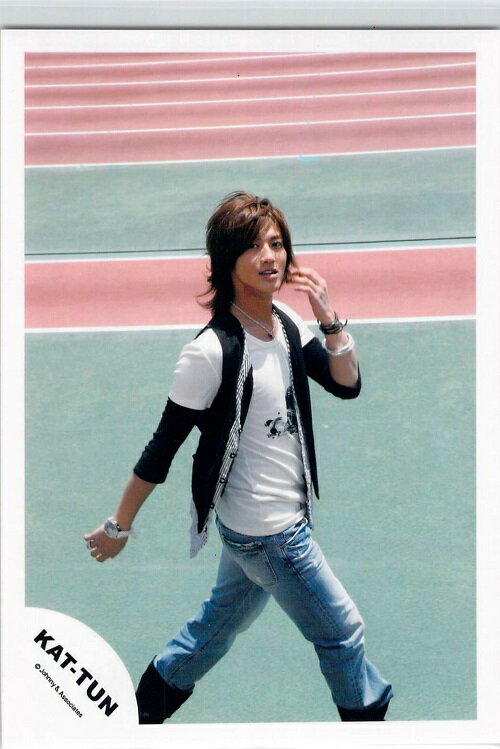 　 KAT-TUN・【公式写真】・赤西仁　（jin akanishi)・・ジャニショ販売フォト　（b）