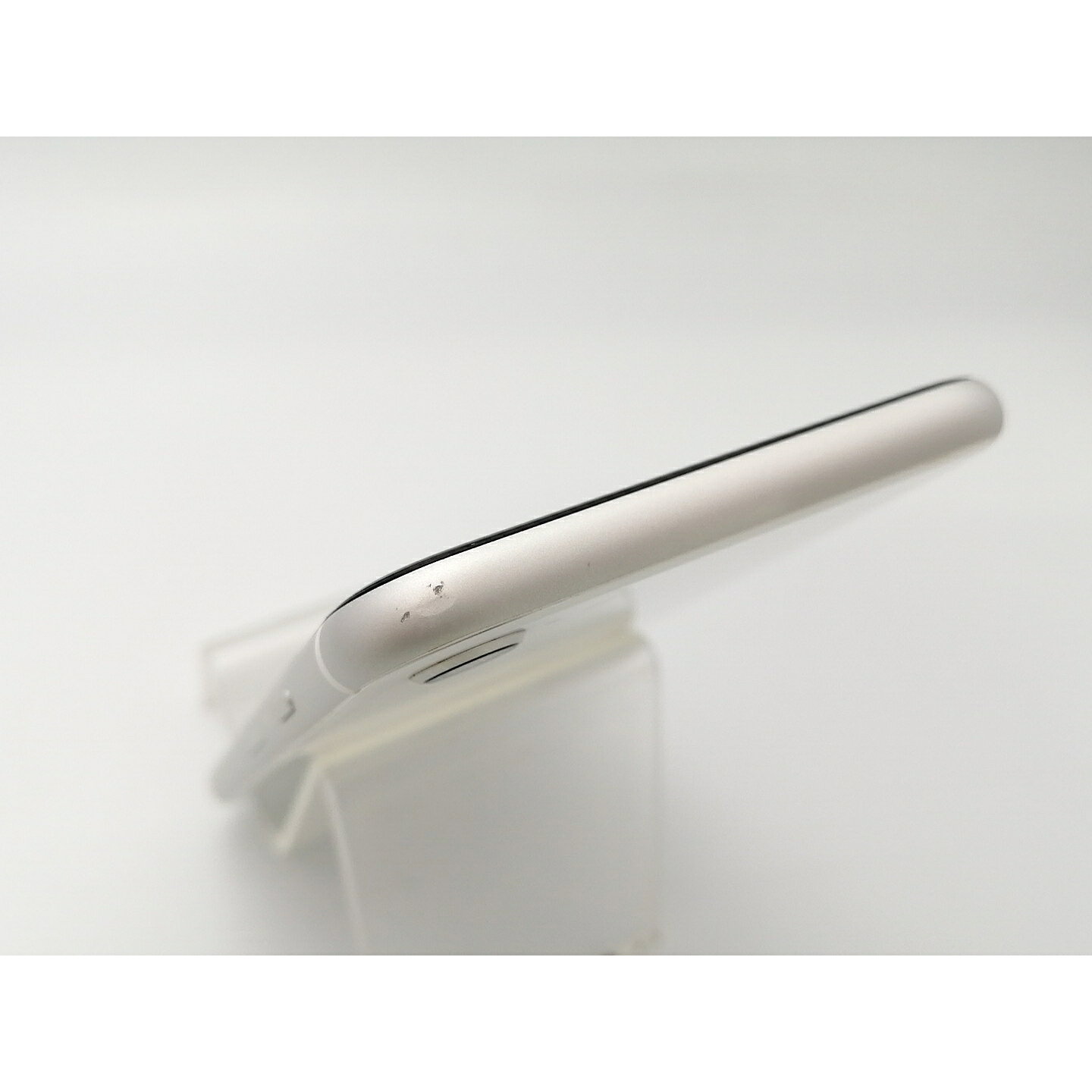 【中古】Apple docomo 【SIMロック解除済み】 iPhone SE（第2世代） 128GB ホワイト MHGU3J/A（後期型番）【大阪堂島】保証期間1ヶ月【ランクA】