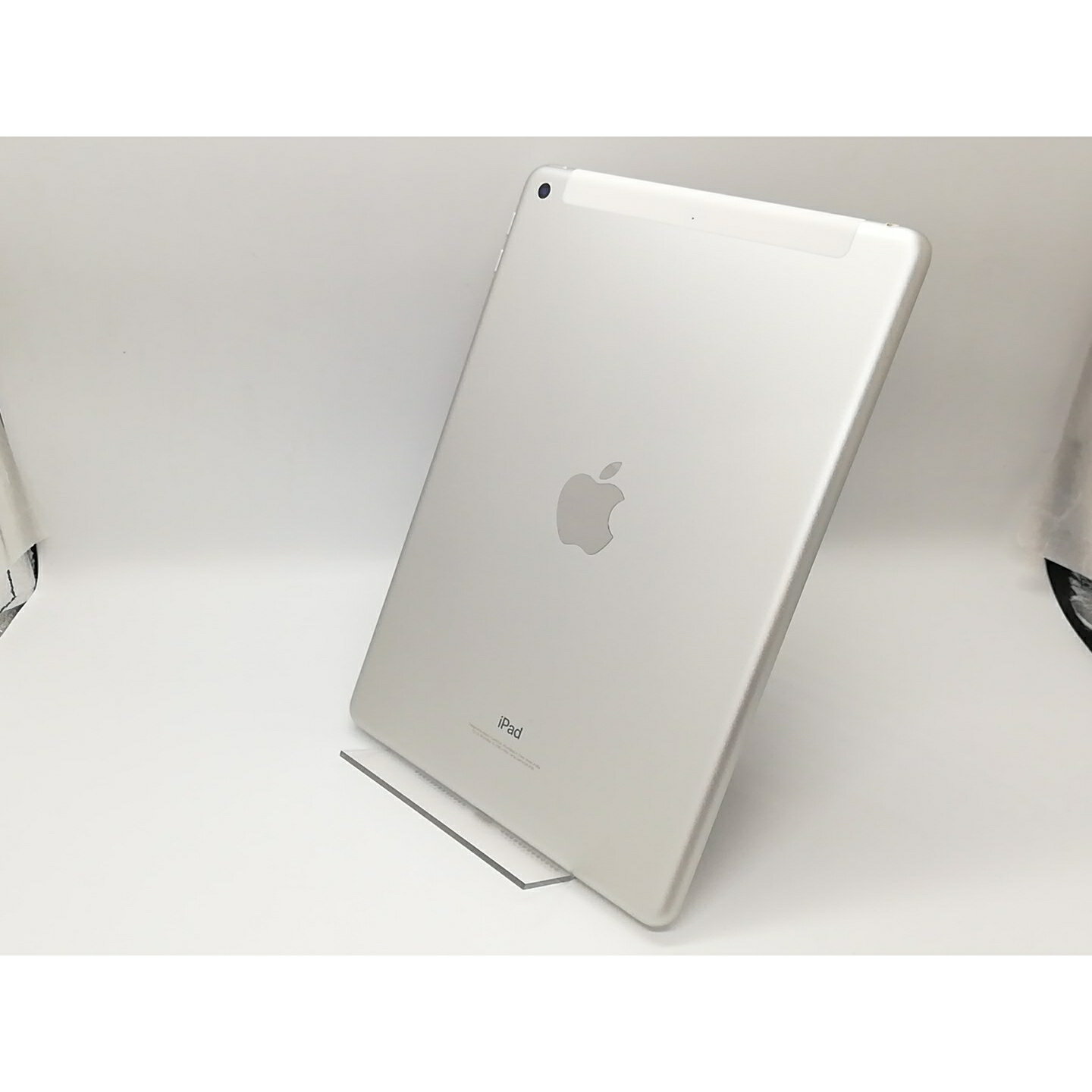 【中古】Apple docomo 【SIMロック解除済み】 iPad(第6世代/2018) Cellular 32GB シルバー MR6P2J/A【福岡天神】保証期間1ヶ月【ランクC】