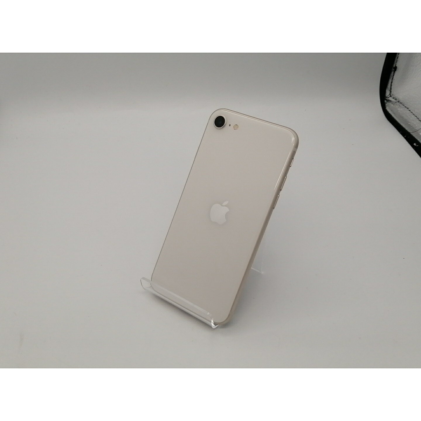 【中古】【赤ロム保証あり】Apple docomo 【SIMフリー】 iPhone SE(第3世代) 64GB スターライト MMYD3J/A【広島本通】保証期間1ヶ月【ランクB】
