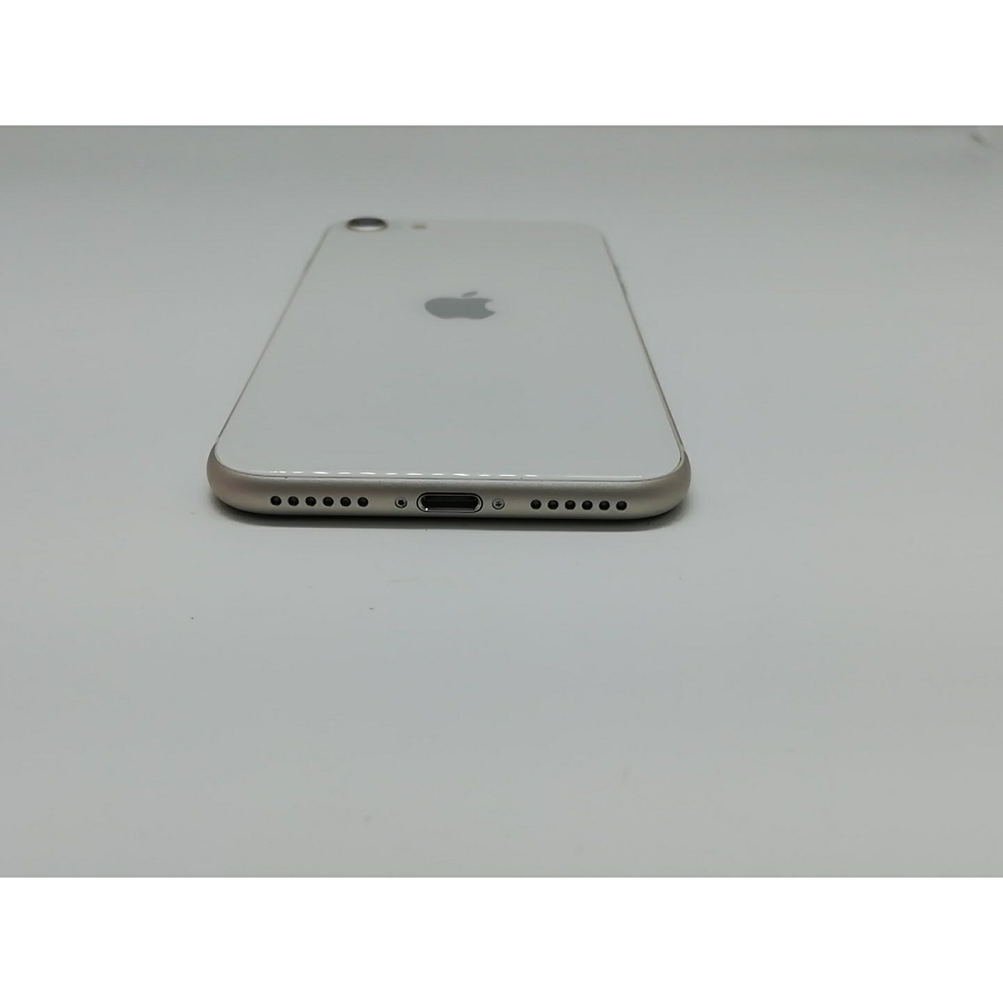 【中古】Apple au 【SIMフリー】 iPhone SE（第3世代） 64GB スターライト MMYD3J/A【宇田川】保証期間1ヶ月【ランクA】