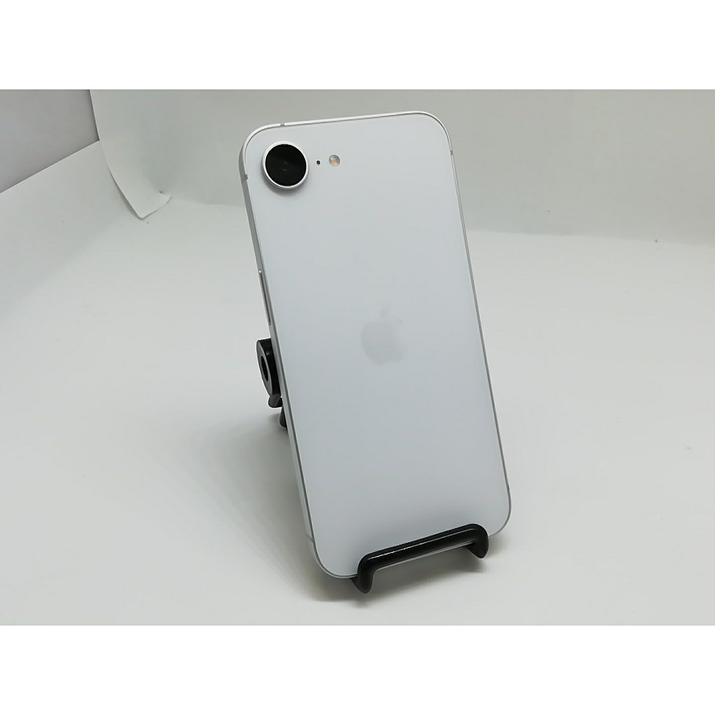 【中古】Apple 国内版 【SIMフリー】 iPhone 16e 128GB ホワイト MD1R4J/A【宇田川】保証期間1ヶ月【ランクA】