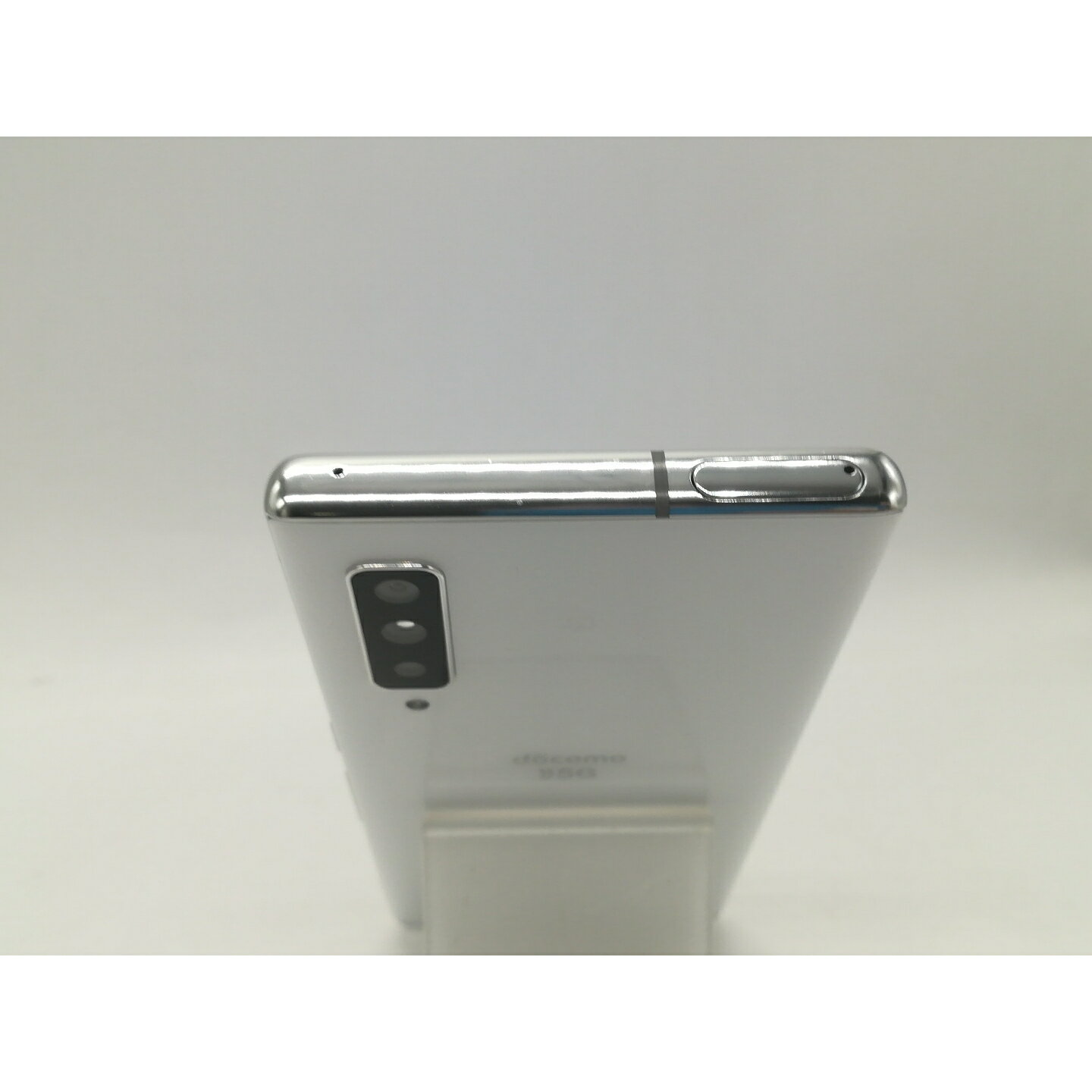 【中古】Fujitsu docomo 【SIMロック解除済み】 arrows NX9 ホワイト 8GB 128GB F-52A【道玄坂】保証期間1ヶ月【ランクB】