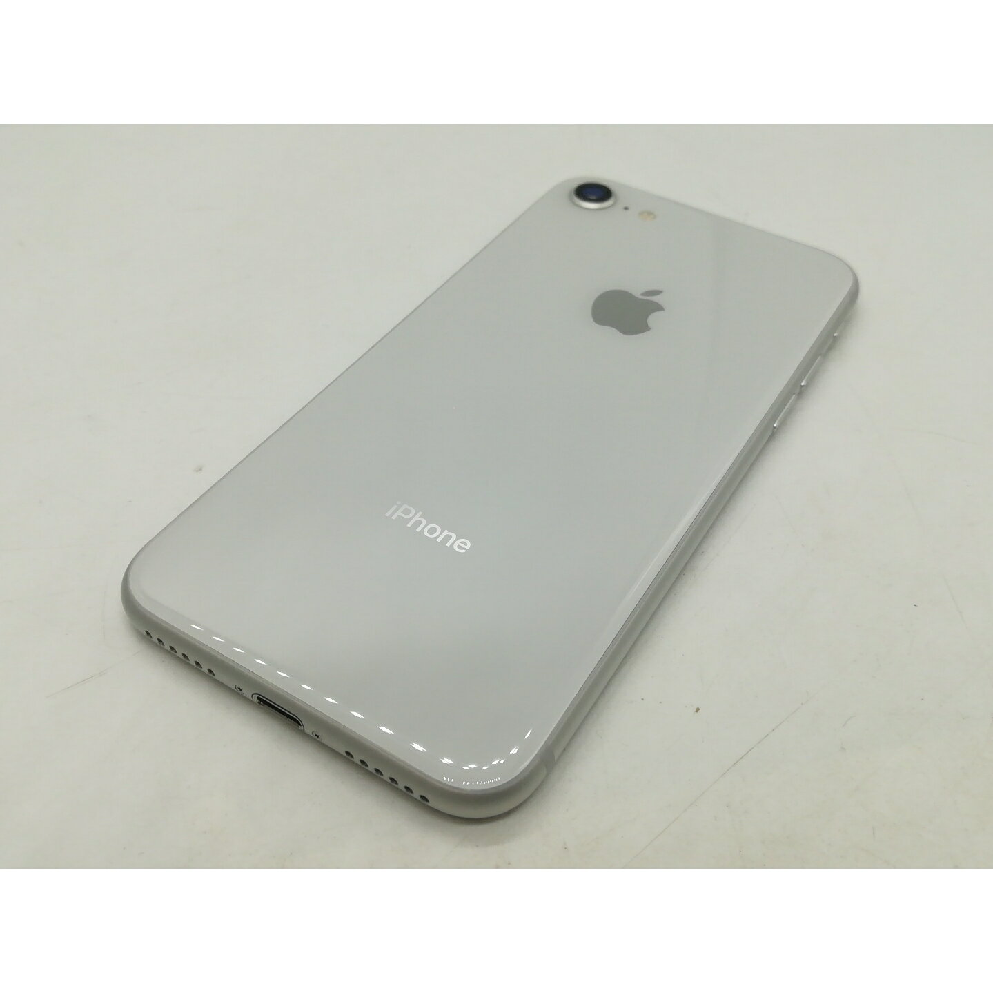 【中古】Apple docomo 【SIMロック解除済み】 iPhone 8 64GB シルバー MQ792J/A【道玄坂】保証期間1ヶ月【ランクB】