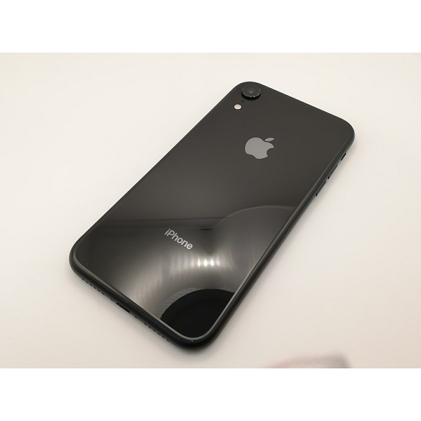 【中古】Apple docomo 【SIMロック解除済み】 iPhone XR 64GB ブラック MT002J/A【新宿】保証期間1ヶ月【ランクA】
