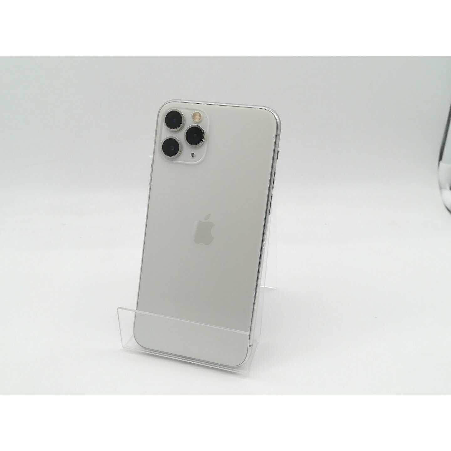【中古】Apple docomo 【SIMロック解除済み】 iPhone 11 Pro 64GB シルバー MWC32J/A【神戸】保証期間1ヶ月【ランクB】