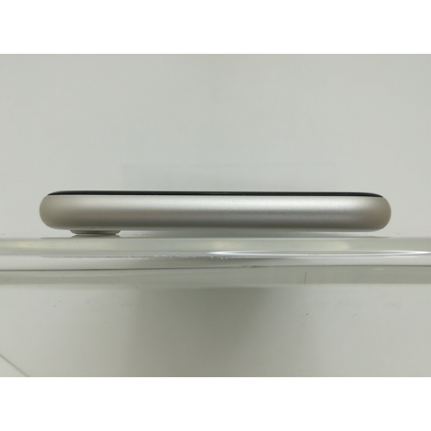 【中古】Apple au 【SIMフリー】 iPhone SE（第3世代） 64GB スターライト MMYD3J/A【大須】保証期間1ヶ月【ランクA】