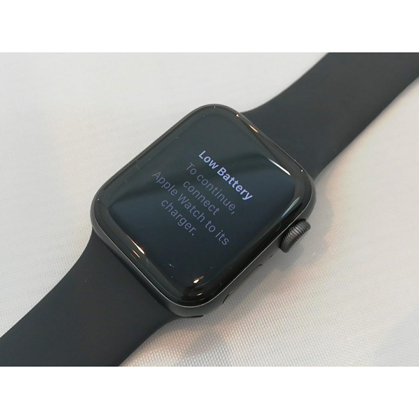 【中古】Apple Apple Watch SE 40mm GPS スペースグレイ/スポーツバンド ブラック S/M&M/L【秋葉3号】保証期間1ヶ月【ランクB】