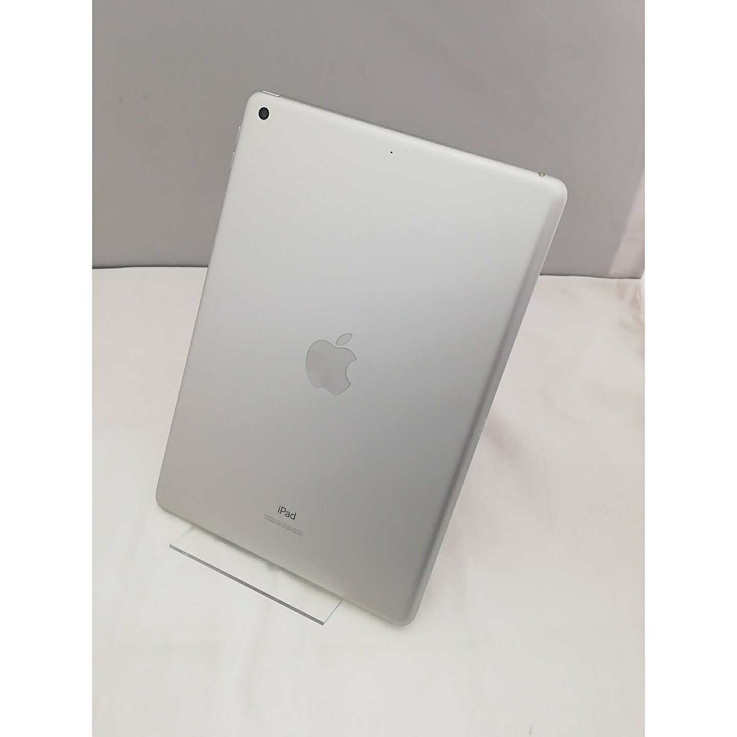 【中古】Apple 【Wi-Fi】 iPad(第8世代/2020) 32GB シルバー MYLA2J/A【秋葉3号】保証期間1ヶ月【ランクB】
