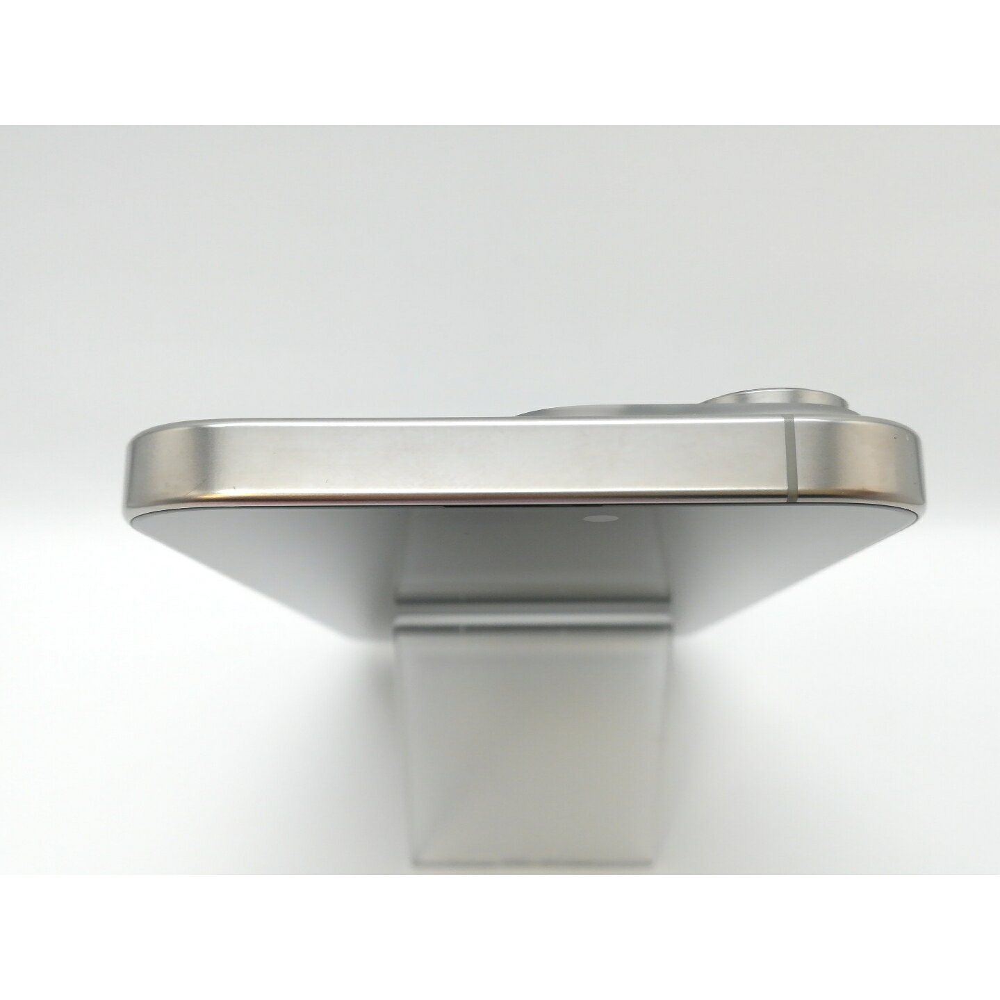 【中古】Apple docomo 【SIMフリー】 iPhone 16 Pro Max 256GB ナチュラルチタニウム MYWK3J/A【京都】保証期間1ヶ月【ランクA】