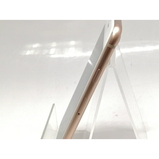【中古】Apple docomo 【SIMロック解除済み】 iPhone 8 64GB ゴールド MQ7A2J/A【秋葉5号】保証期間1ヶ月【ランクC】
