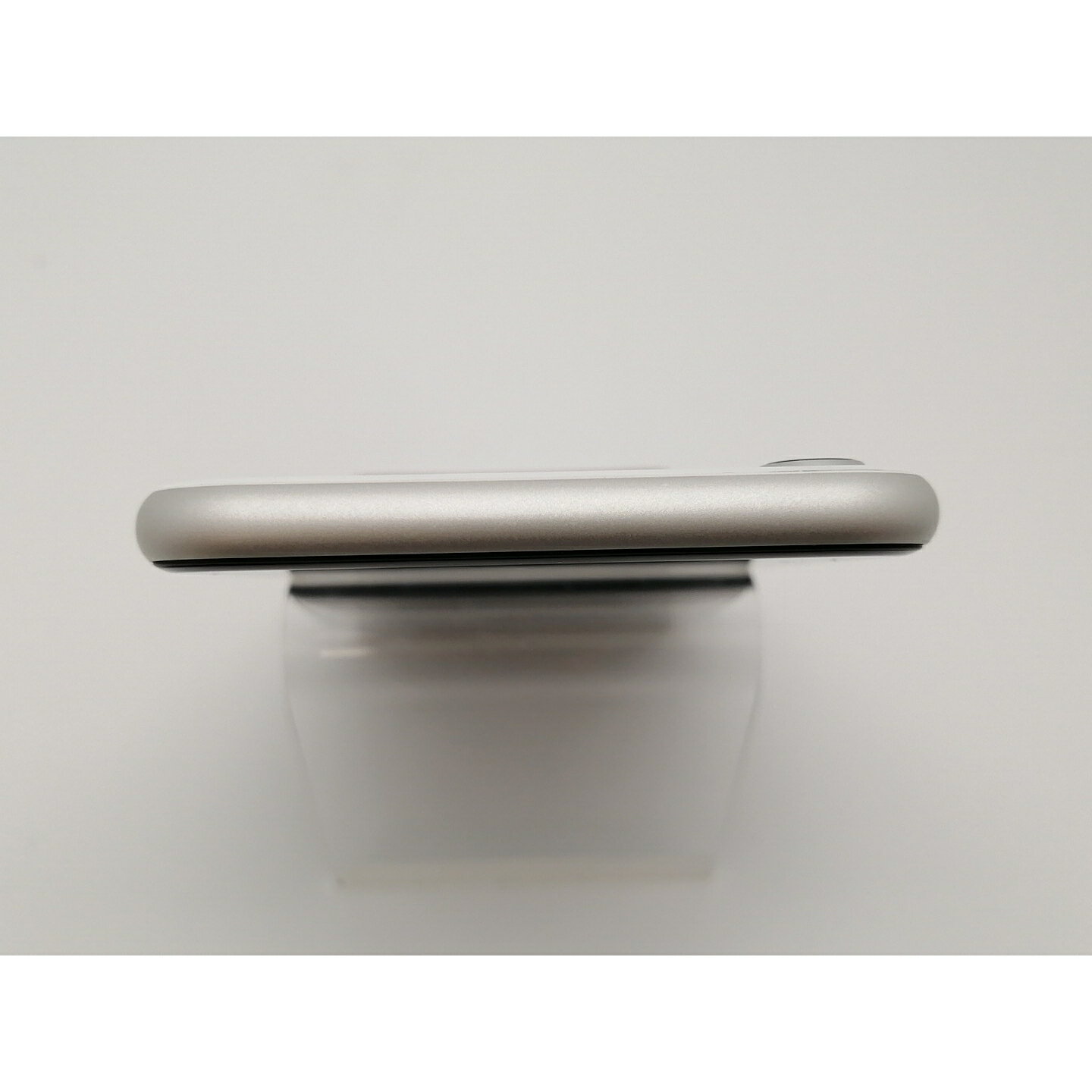 【中古】Apple au 【SIMロック解除済み】 iPhone SE（第2世代） 64GB ホワイト MHGQ3J/A（後期型番）【三宮センター】保証期間1ヶ月【ランクA】