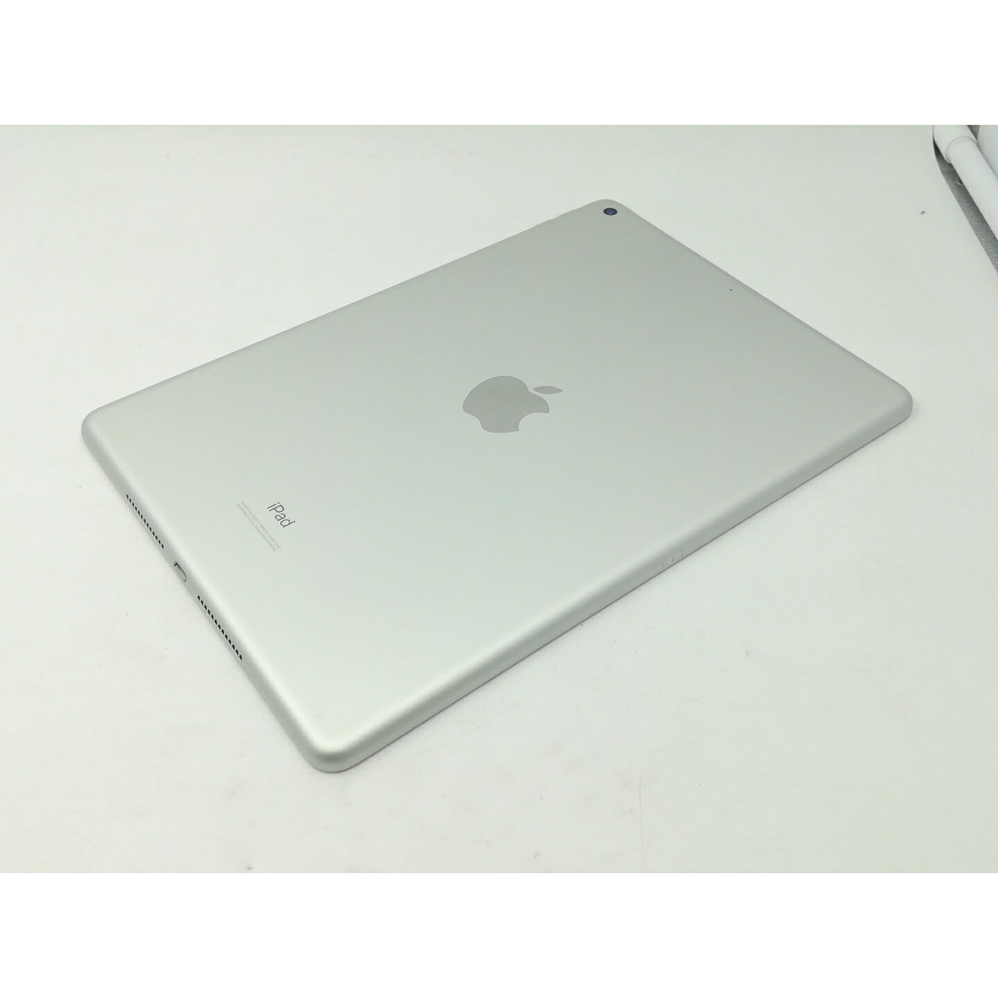 【中古】Apple iPad（第7世代） Wi-Fiモデル 32GB シルバー MW752J/A【神保町】保証期間1ヶ月【ランクC】