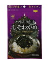 【イージャパンモール】【返品・交換・キャンセル不可】 ※ご注文確認メールは2通送信されます。 送料等の変更がございますので、当店からのご注文確認メール（2通目)を必ずご確認ください。 ※2通目のメールをご案内した後でのキャンセルやお届け先の変更等はお承りできませんのでご注意ください。 ※本商品は熨斗・包装（ラッピング）はお承り出来ない商品となります。※商品はご注文（ご決済）後、3-5営業日で発送（土・日・祝日除く）となります。※配送業者と契約がないため、送付先が北海道・沖縄・離島の場合キャンセルとさせていただきます。※送付先が東北の場合別途300円の送料を加算させていただきます。※掲載商品の在庫について 掲載商品につきましては、他店併売商品となります。 「在庫有り」の記載がありましても、ご注文後に完売やメーカー欠品となる場合がございます。 完売やメーカー欠品の場合には、ご注文をキャンセルとさせて頂く場合がありますので予めご了承下さい。 ※発送予定日は、在庫がある場合の予定日となります。 ※納期が遅れます場合には改めてご連絡させて頂きます。生タイプのふりかけです。 あったかいごはんはもちろん、冷めたごはんでもしっかりなじんで美味しくいただけます。 ●原材料名 わかめ(韓国産)、砂糖、風味調味料(食塩、砂糖、乳糖、かつおぶし粉末、かつおエキス、こんぶエキス、そうだかつお節粉末、たん白加水分解物）、食塩、白ごま、かつお節粉末、青じそ粉末(一部に乳・ゼラチンを含む)、調味料(アミノ酸等)、pH調整剤、香料 ●本品に含まれるアレルギー物質 乳・ゼラチン （※使用する原材料の変更などにより、ウェブサイトに掲載されているアレルゲン情報と、製品パッケージに記載されている内容が異なる場合もございます。 ご購入、お召し上がりの際には、お手元の製品パッケージの表示でアレルゲン情報をご確認ください。 ） ●賞味期限 パッケージに記載 ●保存方法 直射日光、高温多湿を避け、常温にて保存してください。 ●栄養成分（1袋（40g）当り） エネルギー・・・223kcal たんぱく質・・・9.7g 脂質・・・4.9g 炭水化物・・・35g 食塩相当量・・・13.7g 40g×30個【メーカー・製造または販売元】株式会社魚の屋0120-40-8021【広告文責】株式会社イージャパンアンドカンパニーズ 072-875-6666《ご注意ください》 ※本商品はキャンセル・返品・交換不可の商品です。 ※商品の写真はイメージです。 お手元に届く商品は、商品名に記載してある色・柄・型番の商品が届きます。 ※本商品は簡易梱包でのお届けとなります。 ※場合によっては上記お日にちよりもお届けまでにお時間をいただく場合がございます。 ※商品がリニューアルしている場合、リニューアル後の商品をお届けする場合がございます。 リニューアルにより商品内容、容量、パッケージ等が異なる場合であってもキャンセル・返品・交換はお承りしておりません。 ※ご注文をご確認および承らせて頂いた後に、欠品やメーカー廃盤等で商品がご用意出来ない場合は、該当商品をキャンセルとさせて頂きます。 ※不良品、内容相違、破損、損傷の場合は良品と交換させていただきますが、完売やメーカー欠品などの場合にはご返金でのご対応とさせていただきます。 但し、商品到着から3日以内にご連絡をいただけない場合、ご対応致しかねます。[関連キーワード：食品　ふりかけ　生タイプふりかけ　紫蘇　ワカメ　ご飯　ごはん　弁当　おにぎり]