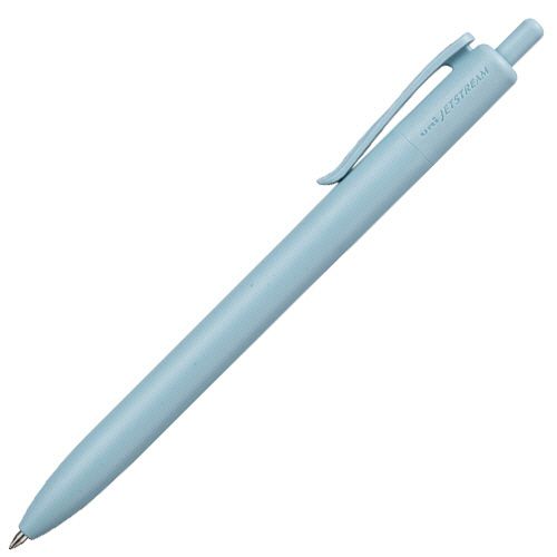 【イージャパンモール】【返品・交換・キャンセル不可】 必ず2通目のメールをご確認ください。 ※本商品は熨斗・包装（ラッピング）はお承り出来ない商品となります。※商品はご注文（ご決済）後、2-5営業日で発送（土・日・祝日除く）となります。※配送業者と契約がないため、送付先が北海道・沖縄の場合キャンセルとさせていただきます。※発送予定日は、在庫がある場合の予定日となります。 ※在庫がない場合には、キャンセルとさせて頂きます。 ※納期が遅れます場合には改めてご連絡させて頂きます。※本商品はメーカー取り寄せ商品となります。 流動在庫となりますためお手配時に在庫がない場合はキャンセルとさせていただきます。 在庫と納期のご確認が必要な場合は事前にお問い合わせください。 ※ご注文確定後でのキャンセルやお届け先の変更等はお承りできませんのでご注意ください。 また、交換・返品はお承りできません。 ※商品のお写真はイメージ画像です。概要 海洋プラスチックごみと使い捨てコンタクトレンズの空ケースを再生利用した環境にやさしいボールペン。 商品説明 ●再生材比率ほぼ100％でできた軸材で環境に配慮したボールペン。ボール径0.7mm、インク色は黒（軸色：ライトブルー）です。●海洋プラスチックごみ対策に特化した製品と認定されたボールペン。●マットな風合いが日常生活にもなじむ、ミニマルな軸デザインです。「メビウスの輪」をイメージしたクリップ形状では、循環や再生を表現しております。●穏やかな海をイメージしたライトブルーのワントーンカラーを採用。海洋プラスチックごみを使用し、環境に配慮したことをイメージしやすいデザインとなっています。●超・低摩擦ジェットストリームインク搭載でクセになる、なめらかな書き味。濃くはっきりとした描線を書くことができ、速乾性にも優れています。 仕様 インク種類 油性 インク色 黒 軸色 ライトブルー ボール径 0.7mm 全長 144.3mm 最大軸径 11.0mm 対応替芯 SXR7.24 材質 軸：再生PP樹脂 重量 9.1g その他仕様 ●厚さ：15.0mm シリーズ名 ジェットストリーム JANコード 4902778307359 環境商品 プラスチックの再利用70％エコマーク認定番号：21112006 【広告文責】株式会社イージャパンアンドカンパニーズ 072-875-6666《ご注意ください》 ※本商品はキャンセル・返品・交換不可の商品です。 ※商品の性質上、返品・交換・キャンセルはお受けできません。 　不良品、内容相違、破損、損傷の場合は良品と交換いたします。 　但し、商品到着から3日以内にご連絡をいただけない場合、交換いたしかねますのでご注意ください。 ※商品がリニューアルしている場合、リニューアル後の商品をお届けします。[関連キーワード：文具・事務用品 筆記具 油性ボールペン]