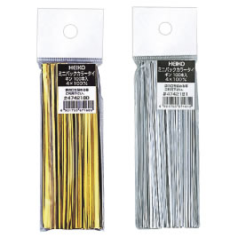 【イージャパンモール】 必ず2通目のメールをご確認ください。※商品はご注文（ご決済）後、2-3営業日で発送（土・日・祝日除く）となります。※配送業者と契約がないため、送付先が北海道・沖縄・離島の場合キャンセルとさせていただきます。※発送予定日は、在庫がある場合の予定日となります。 ※在庫がない場合には、キャンセルとさせて頂きます。 ※納期が遅れます場合には改めてご連絡させて頂きます。※商品の写真はイメージです。 ※お手元に届く商品は、商品名に記載してある色・柄・型番の商品が届きます。 　ご注文のキャンセルおよびご返品がお承りできない商品となるため、ご注文の際には必ずご確認ください。 ※本商品はのし・ラッピング包装はお承りできない商品となります。クルッとひねってすぐにラッピング サイズ/幅4×100mm 材質/PET カラー：ギン【メーカー・製造または販売元】シモジマ【広告文責】株式会社イージャパンアンドカンパニーズ 072-875-6666《ご注意ください》 ※本商品はキャンセル・返品・交換不可の商品です。 ※商品の性質上、返品・交換・キャンセルはお受けできません。 　不良品、内容相違、破損、損傷の場合は良品と交換いたします。 　但し、商品到着から3日以内にご連絡をいただけない場合、交換いたしかねますのでご注意ください。 ※商品がリニューアルしている場合、リニューアル後の商品にてお届けとなる場合がございます。[関連キーワード：ラッピング ラッピング ラッピング]ミニパックカラータイ（100本入）　キン　はコチラ　>>