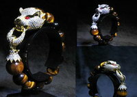 タイガー 白 ホワイト アクセサリー ブレスレット おしゃれ 誕生日 プレゼント 送料無料【ホワイト　タイガーブレス】【送料無料】【ポイント 倍～10倍】今にも襲いかかりそうな迫力あるホワイトタイガー mate