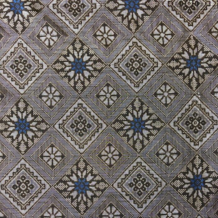 【中古】綺麗な青花菱が美しい龍郷大島紬はぎれ