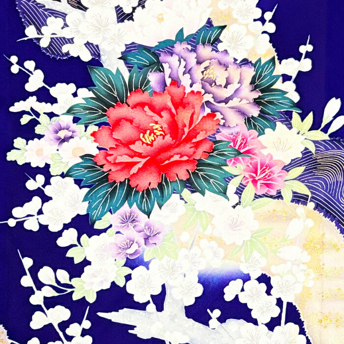 訳あり【中古】紺色地に豪華な牡丹や花々が咲く金彩振袖着物はぎれ