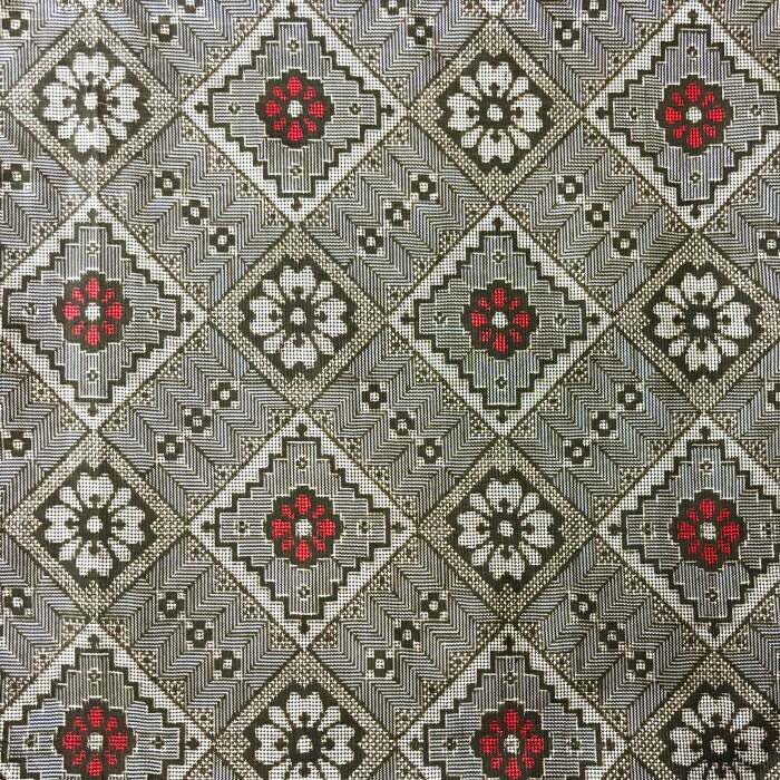 【中古】綺麗な赤花菱が美しい龍郷大島紬はぎれ