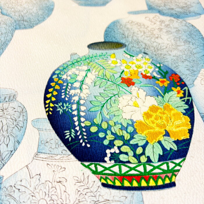 【中古】ベージュ色地に壺が綺麗な着物はぎれ 3