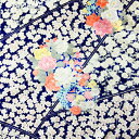 【中古】紺色地に白い花々の切嵌紋の着物はぎれ