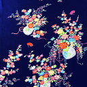 【新入荷】【中古】紺色地に花壷が描かれた着物はぎれ