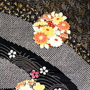 【新入荷】【中古】黒色地に花輪紋が綺麗な金彩振袖着物はぎれ