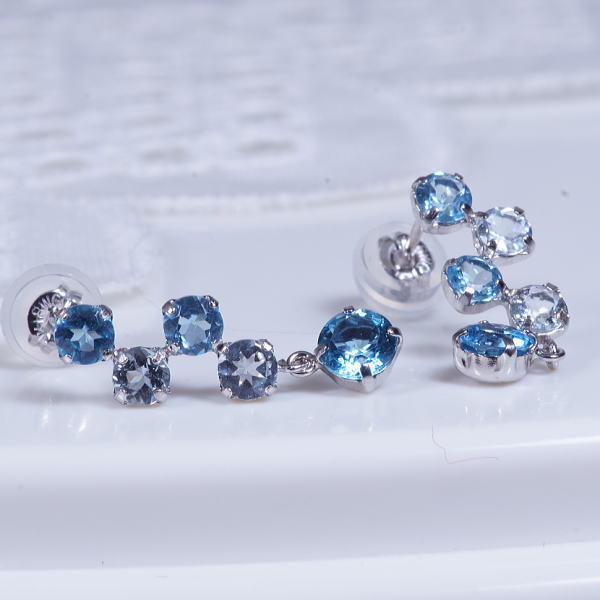 18金ホワイトゴールド　ブルーカラーデザインピアス（PA-8473）　ギフト　結婚式