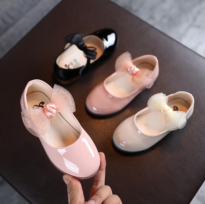 樂天商城 - 子供シューズ キッズフォーマルシューズ 女の子パンプス 子ども靴 リボン付き フォーマル靴 光沢エナメルシューズ 可愛いパンプス ダンスシューズ ローカットパンプス 幼児 プリンセス風 ドレスシューズ 演奏会 発表会 入学式 卒園式 結婚式 3色