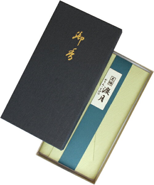 煙の量 ふつう 長　さ 約13．5cm 内容量 約20g 燃焼時間 約25分 原材料 椨皮粉、白檀、香料類 箱サイズ 幅 9．2cm 奥　行 17．5cm 高　さ 1．5cm 気品あふれる沈丁花の香りが広がるお線香です。 漢薬香木系のお線香とは一線を画した、沈丁花の甘い香りのお線香です。 独特の風合いを持つ香りは、漢薬系の香りを好まない人にも楽しんでいただけます。 この商品は、メーカー直送で配送致します。 ※　北海道・沖縄・離島・個人宅（宗教法人、 　　一般法人以外）への配送は、追加送料が掛かります。
