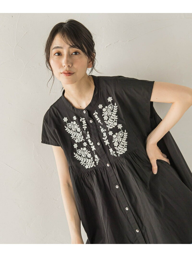 キャンブリック立体刺繍ピンタックブラウス Droite lautreamont ドロワット・ロートレアモン トップス シャツ・ブラウス ホワイト ブラック