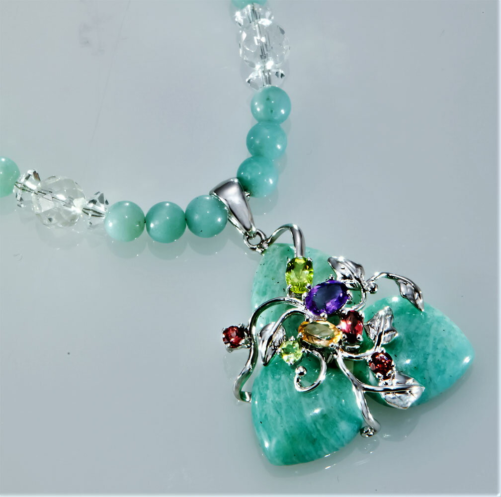 アマゾナイトのみつばネックレス