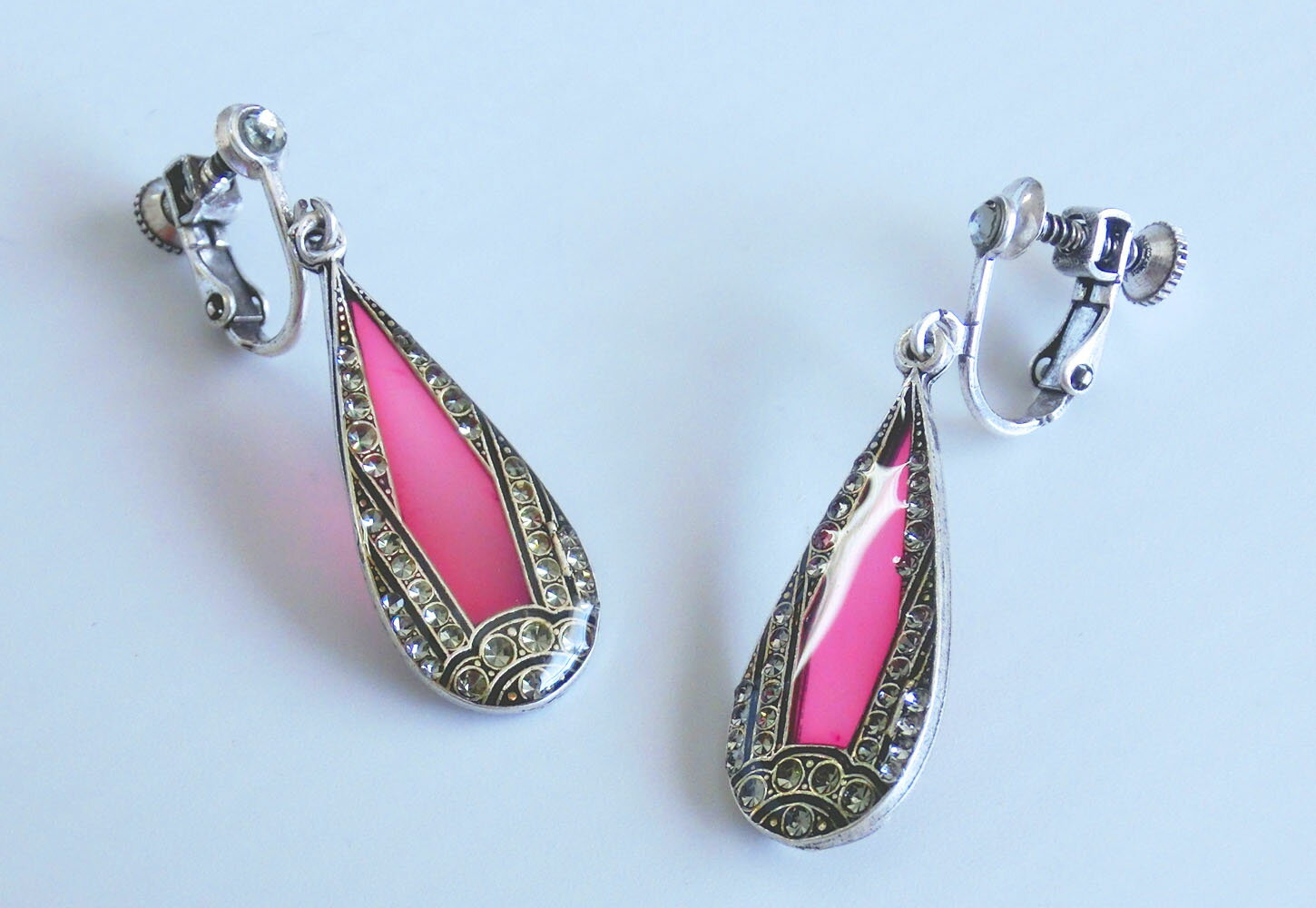 フランス製 ローズピンク ステンドグラス風ドロップ型イヤリング