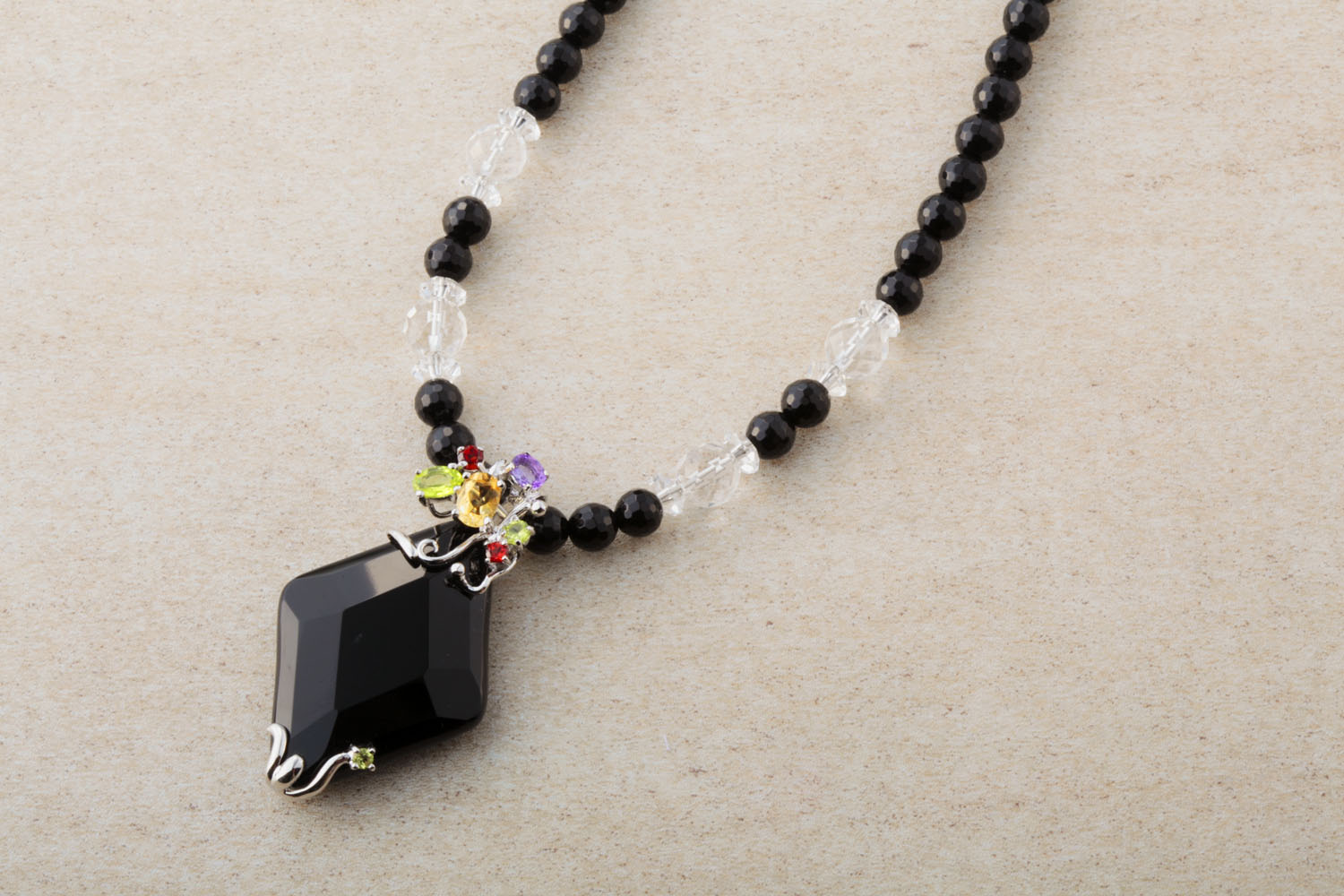 オニキス菱型ジュエリーネックレス