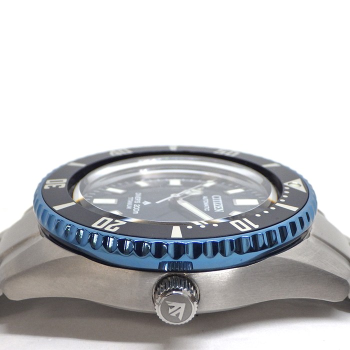 【20日限定★ポイント3倍】 シチズン CITIZEN 腕時計 プロマスター マリーンシリーズ メカニカルダイバー NB6026-56L/9051-A5XNB05 35周年記念限定モデル 世界限定4500本 デイト サンレイ ブルー文字盤 チタン 自動巻き 【箱・保付き】 【中古】