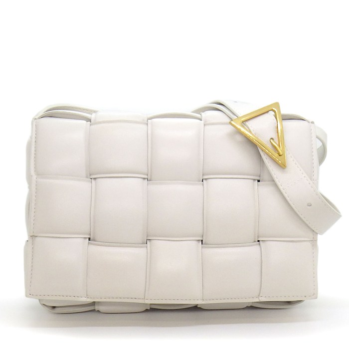 乐天商城 - 【最大1万円OFFクーポン配布中】 ボッテガ・ヴェネタ BOTTEGA VENETA ショルダーバッグ パデッド カセット クラシック 591970 チョーク ラムスキン ゴールド金具 【中古】