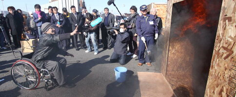 投てき用消火用具・消火剤「ファイテック」