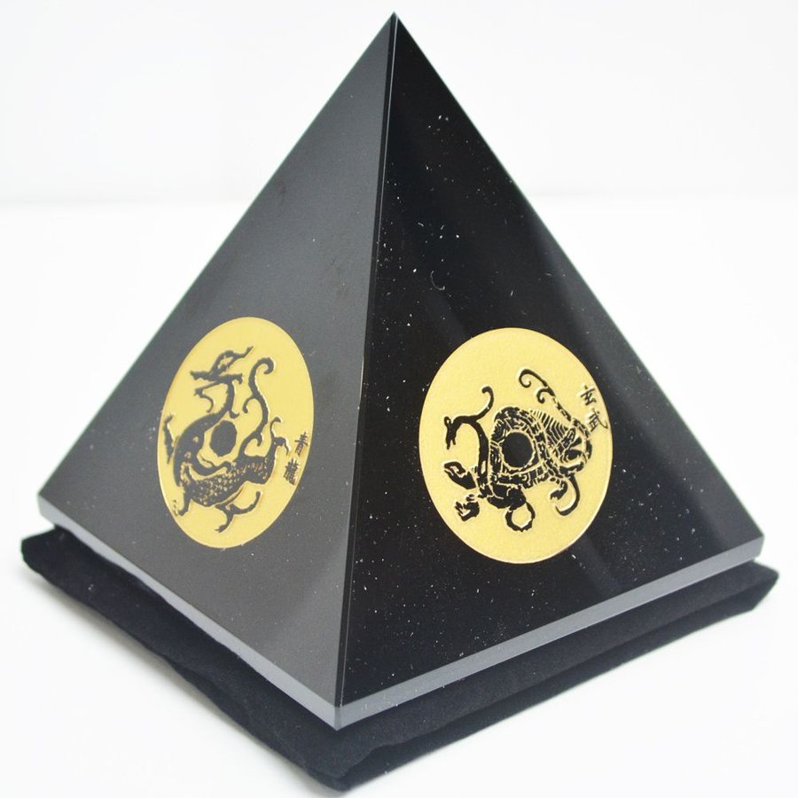 数量限定商品 ピラミッド 型 四神 獣 彫刻 オブシディアン 黒い天然石 パワーストーン 天然石 本物 置物 ブラック 大人 上品