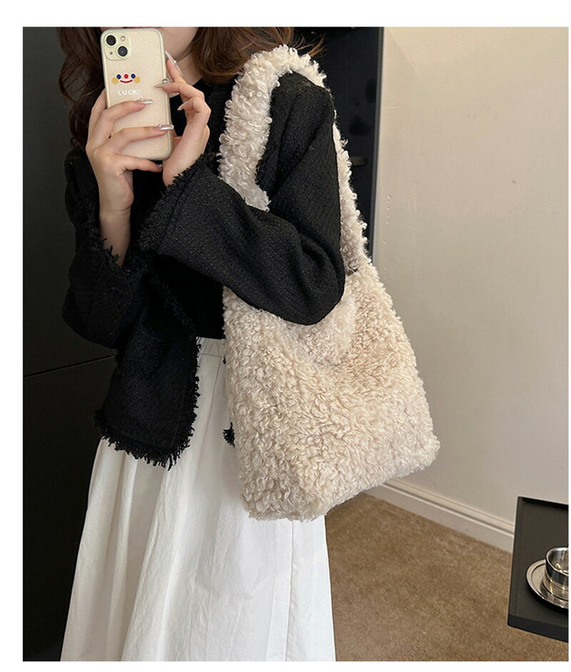 ウールのバッグ フェイクファー バック 鞄 カバン かばん A4 大容量 収納 通勤 秋 冬 新作 トートバッグ 肩掛け 肩がけ 手提げバッグ 手提げ 軽い 通学 高校生 大学生 スクエアトート 大きいサイズ 大きい 大きめサイズ 大きめ 20代 30代 40代 50代 60代のサムネイル