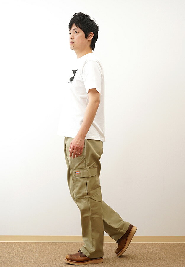 JEANS BUG(ジーンズバグ)のDickies（ディッキーズ） カーゴパンツ メンズ 黒 ベージュ 大きいサイズ ワークパンツ チノパン TCツイル ストレート Dカン付き アメカジ ストリート ワーク バイク カジュアル 仕事 作業着 作業服 アウトドア キャンプ 登山 ユニフォーム おしゃれ 定番 人気 【WD5832】｜アングル2