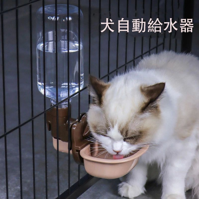 商品の説明 犬自動給水器 ペット給水器 犬 猫 ケージ 取付型 水飲み 給水器 自動 給水 ペットボトル 使用可能 ウォーターボトル 食器 留守番 食器 ウォーターボトル 猫 うさぎ 中小型犬用 自動 軽量 便利 健康 衛生イヌ ネコ 犬猫お留守番対策 ペットグッズ ペット用品 商品材質：PP+プラスチック 色：ピンク,ブルー,ブラウン,アッシュパープル 【F】 注意： 入荷時期により生地の色味、光沢感 など若干違いが出る場合も御座いますが、不良品とは異なりますので、予めご了承頂けますようお願い致します。サイズ詳細は平置きした状態でメジャー計測の為、若干の誤差(約1〜3cm誤差)がある場合がございます。 PC環境光の具合により、色や素材のイメージが写真と若干異なる場合がございます。モデル写真に使用されているアクセサリー小物は別途記載が無い限り付属いたしません。商品に不良があった場合は、商品到着から5日以内にご連絡いただければご返金交換対応させて頂きます。ショップ：激安中村商店gekiyasunakamura商品の説明 犬自動給水器 ペット給水器 犬 猫 ケージ 取付型 水飲み 給水器 自動 給水 ペットボトル 使用可能 ウォーターボトル 食器 留守番 食器 ウォーターボトル 猫 うさぎ 中小型犬用 自動 軽量 便利 健康 衛生イヌ ネコ 犬猫お留守番対策 ペットグッズ ペット用品 商品材質：PP+プラスチック 色：ピンク,ブルー,ブラウン,アッシュパープル 【F】 注意： 入荷時期により生地の色味、光沢感 など若干違いが出る場合も御座いますが、不良品とは異なりますので、予めご了承頂けますようお願い致します。サイズ詳細は平置きした状態でメジャー計測の為、若干の誤差(約1〜3cm誤差)がある場合がございます。 PC環境光の具合により、色や素材のイメージが写真と若干異なる場合がございます。モデル写真に使用されているアクセサリー小物は別途記載が無い限り付属いたしません。商品に不良があった場合は、商品到着から5日以内にご連絡いただければご返金交換対応させて頂きます。