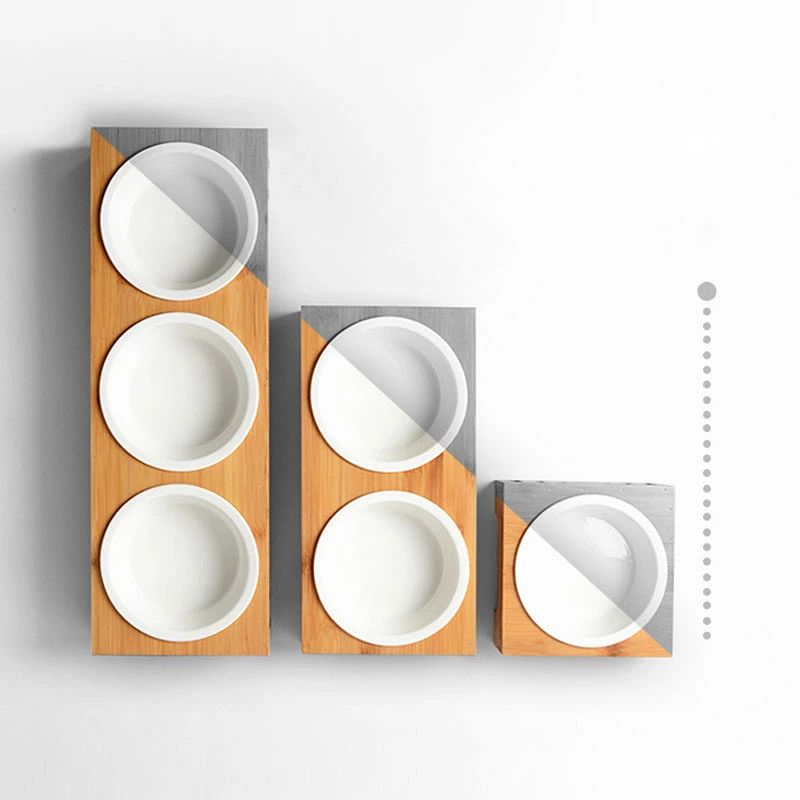 この商品について 15度の角度がついた食器スタンド、前屈による頚部圧迫を軽減でき食事を食べやすいデザインのスタンド付き。小型の猫や犬に最適なサイズ。ペットの嘔吐を軽減。 ?「安心安全な品質」滑らかで傷つきにくい高品質な陶器（セラミック）を使用しています。 ?「食べやすい形状のフードボウル」適度な深さとたっぷりゆったり幅14cmの広さ。器にひげや鼻先があたらず、ごはんもお水も飲みやすくストレスフリー。エリザベスカラーをしていても食べやすい設計です。 えさが中心に集まる形状なので、隅っこの食べ残しもなくなります。 ?「うちの子安心保証」30日間のご返品保証をご用意。万が一ご満足いただけない点がございましたら,また30日間一度も食べてくれない…そんな時も当店までご相談ください。誠心誠意対応させていただきます。 焼き物ならではの特徴としてピンホールや、黒点などがある場合もございます。この商品について 15度の角度がついた食器スタンド、前屈による頚部圧迫を軽減でき食事を食べやすいデザインのスタンド付き。小型の猫や犬に最適なサイズ。ペットの嘔吐を軽減。 ?「安心安全な品質」滑らかで傷つきにくい高品質な陶器（セラミック）を使用しています。 ?「食べやすい形状のフードボウル」適度な深さとたっぷりゆったり幅14cmの広さ。器にひげや鼻先があたらず、ごはんもお水も飲みやすくストレスフリー。エリザベスカラーをしていても食べやすい設計です。 えさが中心に集まる形状なので、隅っこの食べ残しもなくなります。 ?「うちの子安心保証」30日間のご返品保証をご用意。万が一ご満足いただけない点がございましたら,また30日間一度も食べてくれない…そんな時も当店までご相談ください。誠心誠意対応させていただきます。 焼き物ならではの特徴としてピンホールや、黒点などがある場合もございます。