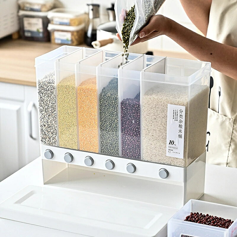 この商品について 便利で安全：トップカバーの取り外しが可能で、穀物の追加に便利です。 新鮮に保つ：密閉された保管室は、砂糖、米、ナッツ、豆、穀物、スナック、ペットフードを保管するのに適しており、多くのスペースを節約します。 大容量 ご家族のニーズにお応えします。密閉されたロックカバーが水分の侵入を防ぎ、穀物を新鮮で透明に保つので、内部の残りの成分をはっきりと見ることができます。 多機能お米バケツ：底にじょうごがあり、ボタンひとつでお米を出すことができるので、穀物の無駄を省き、食品を節約し、環境を保護します。透明なボディにより、内部の残りの部分をはっきりと見ることができます。この商品について 便利で安全：トップカバーの取り外しが可能で、穀物の追加に便利です。 新鮮に保つ：密閉された保管室は、砂糖、米、ナッツ、豆、穀物、スナック、ペットフードを保管するのに適しており、多くのスペースを節約します。 大容量 ご家族のニーズにお応えします。密閉されたロックカバーが水分の侵入を防ぎ、穀物を新鮮で透明に保つので、内部の残りの成分をはっきりと見ることができます。 多機能お米バケツ：底にじょうごがあり、ボタンひとつでお米を出すことができるので、穀物の無駄を省き、食品を節約し、環境を保護します。透明なボディにより、内部の残りの部分をはっきりと見ることができます。