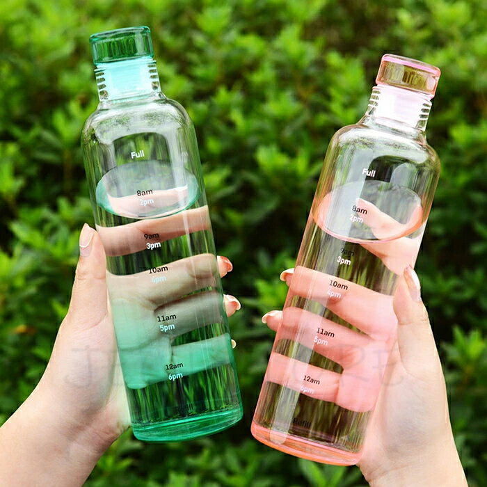 Rakuten - ウォーターボトル 500ML 夏 水筒 ガラス水筒 目盛り付き 大容量 スポーツ 直飲み 透明ウォーターボトル 蓋付き 冷水筒 ガラスボトル タイムマーカー 携帯便利 漏れ防止 軽量 大人 子ども アウトドア 登山用 キャンプ ランニング ジム 自転車 部活 通学 通勤 オシャレ 6color
