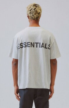 Fear of God (フィアオブゴッド)fog essential (エッセンシャルズ)薄いグレー ビックtシャツ カットソー バックプリント ロゴ おしゃれ tシャツ ユニセックス メンズ 半袖 ホワイト ロック系 パンク系 グランジ 無地 ブランド ストリートファッション モード系 かっこいい