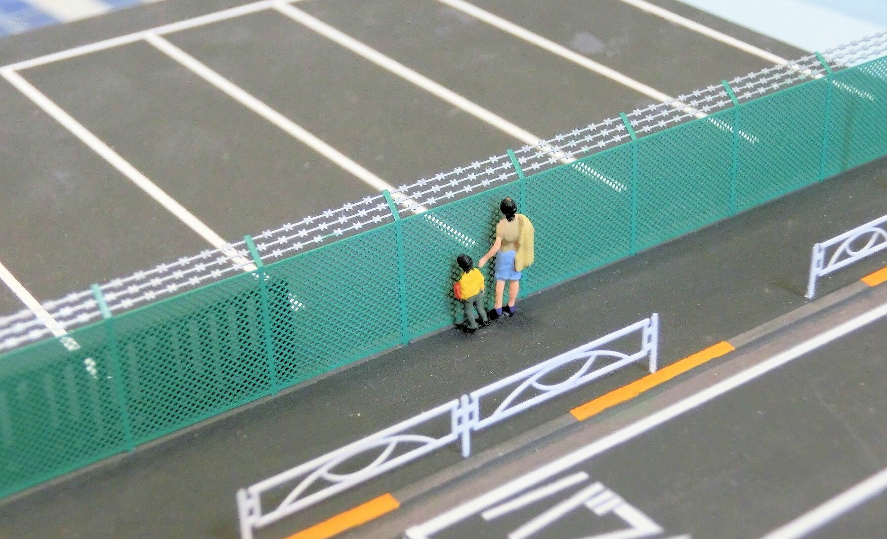 有刺鉄線付フェンス（フェンスC）（Nスケール・1/150）1袋入りP1053