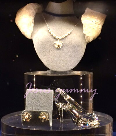 Swarovski ディズニー シンデレラ Tds ペンダント ネックレス ミッキー クリスタル フラワー スワロフスキー コラボ商品 シンデレラ城 五月人形 ディズニー リゾートお土産袋付き disney jesus yummy東京ディズニーランド限定 Made In Switzarland Swarovski ディズニー シンデレラ Tds ペンダント ネックレス ミッキー クリスタル フラワー スワロフスキー コラボ商品 シンデレラ城 五月人形 ディズニー リゾートお土産袋付き disney jesus yummy東京ディズニーランド限定 Made In Switzarland