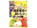 【商品説明】ジューシーでのどすっきり！【仕様】●内容量：90g●成分【原材料】砂糖、水飴、果汁（レモン、洋梨、ぶどう、りんご）ハーブエキス、酸味料、香料、クチナシ色素、野菜色素、紅花色素【栄養成分】（1袋（100g）当り）エネルギー　381．9kcal、たんぱく質　0．0g、脂質　0．1g、炭水化物　97．3g、ナトリウム　0．1mg●保存方法直射日光、高温、多湿を避けて保存してください。●商品の説明・国産で高品質な果汁をたっぷりと配合したジューシーなのど飴・広島県産のレモン、長野県産のぶどう、新潟県産の洋梨、青森県産のりんごと、選抜した4つの果実を楽しんで！【備考】※メーカーの都合により、パッケージ・仕様等は予告なく変更になる場合がございます。【検索用キーワード】早川製菓　ハヤカワセイカ　はやかわせいか　国産果汁のおいしいのど飴　90g　国産果汁のおいしいのど飴90g　コクサンカジュウノオイシイノドアメ90g　こくさんかじゅうのおいしいのどあめ90g　90グラム　大袋　1袋　レモン　洋梨　ぶどう　りんご　お菓子　キャンディー　のど飴　のどあめ　ノドアメ　食品　飴　あめ　お菓子　キャンディ・タブレット　ad_03