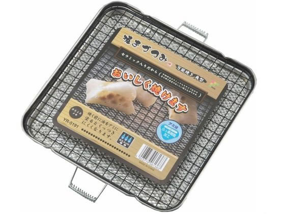 【商品説明】●中網部はセラミック入りタイプなので、炭火焼き感覚においしく焼きあげる焼き網です。●網はこびりつきにくいフッ素樹脂加工が施されています。●焼く前に油を網に塗るとくっつきにくくなります。●ガスコンロ専用です。SIセンサーを解除して使用できます。（解除機能のない機種では使用できません）【仕様】●商品サイズ：295×228×29mm●重量：282g●材質：本体：鉄（錫メッキ）、焼き網：鉄（フッ素樹脂加工）、中網：鉄（セラミック入石膏質）●生産国：中国【備考】※メーカーの都合により、パッケージ・仕様等は予告なく変更になる場合がございます。【検索用キーワード】和平フレイズ　ワヘイフレイズ　わへいふれいず　waheifreiz　焼きづつみ　万能焼き　角型　焼き網　焼網　個　1個　鉄　餅　焼き餅　YR−5191　厨房用品　鍋・フライパン　X999MXコンロの火で炭火焼きのような美味しい焼き上がり！